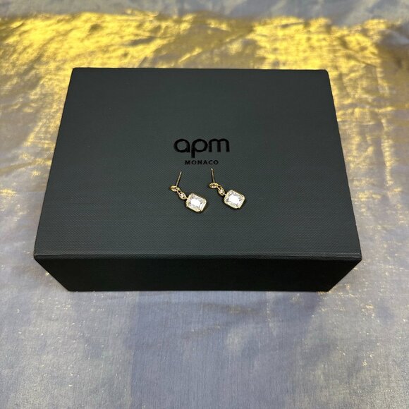 APM Monaco Eclat Gold Square Earrings - Picture 6 of 6